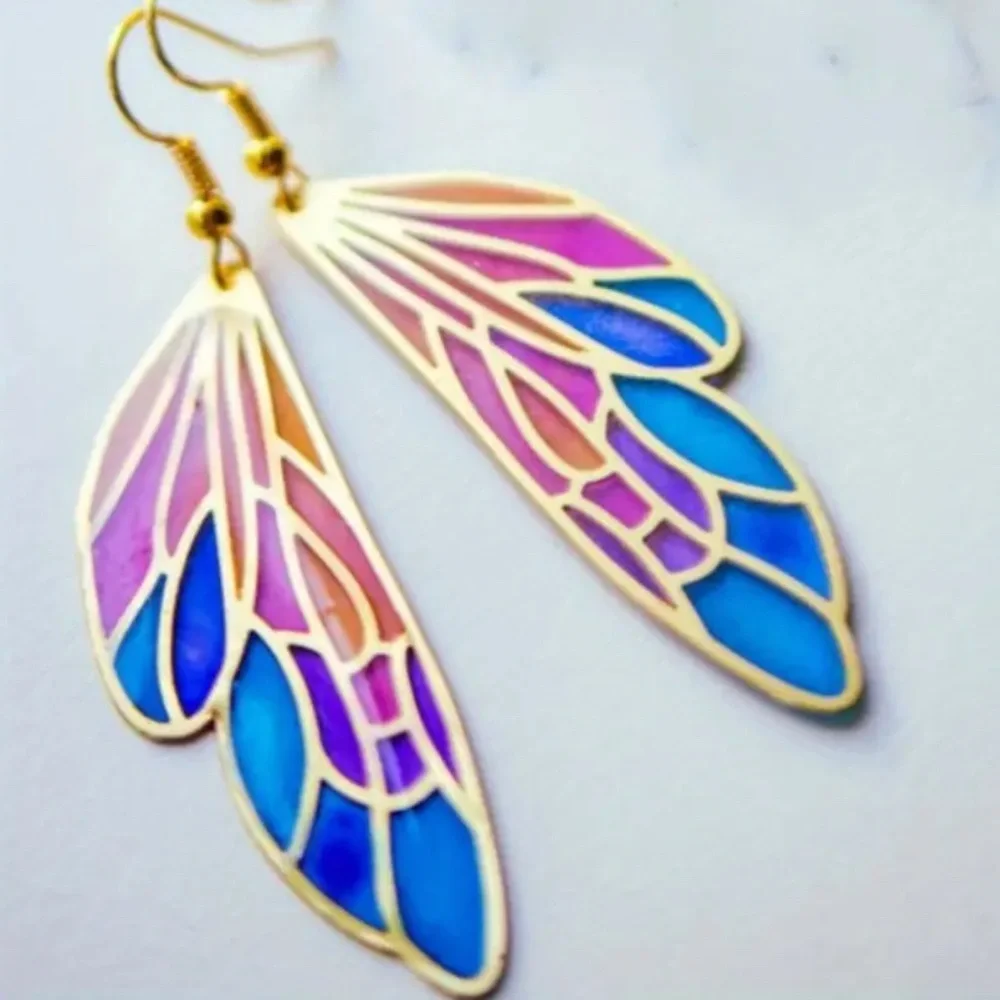 🎉Host Pick🎉NWT! Beautiful Colorful Dragonfly Pierced Earrings w/ Gold Outline!